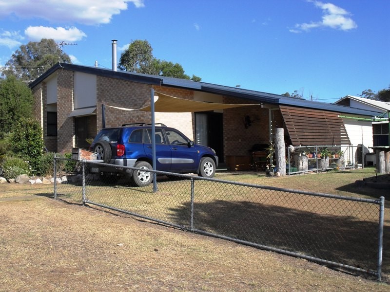 19 Hunter Street, Nanango QLD 4615