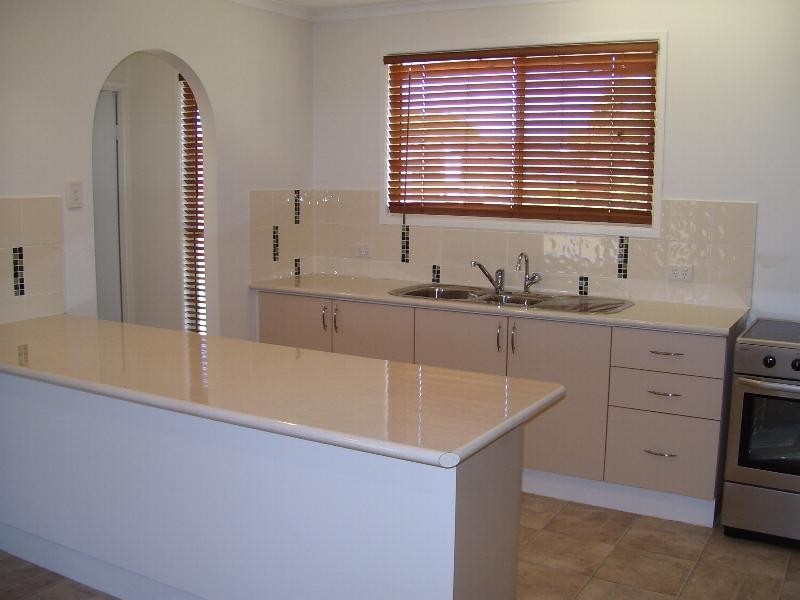 27  Bunker Ave, Nanango QLD 4615