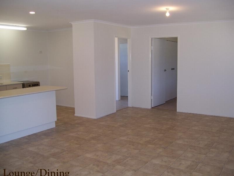 27  Bunker Ave, Nanango QLD 4615