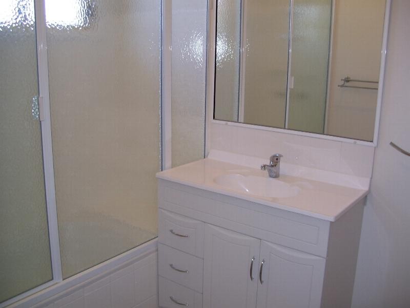 27  Bunker Ave, Nanango QLD 4615