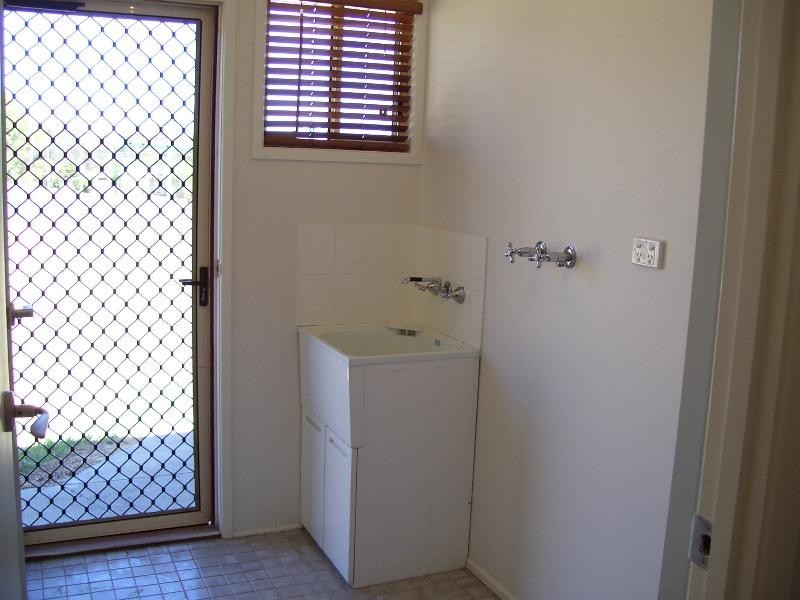 27  Bunker Ave, Nanango QLD 4615