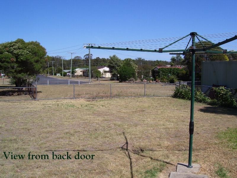 27  Bunker Ave, Nanango QLD 4615