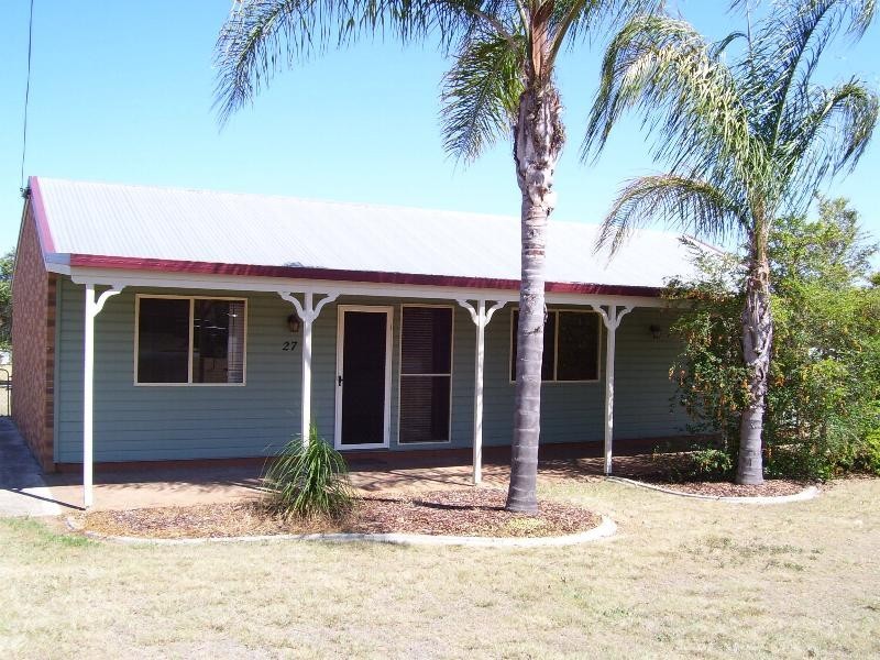 27  Bunker Ave, Nanango QLD 4615