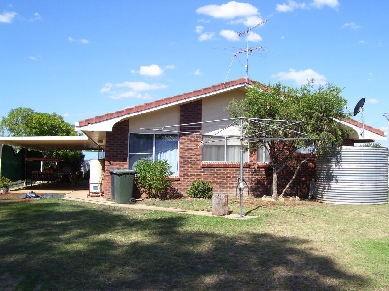 12 Lee Court, Nanango QLD 4615