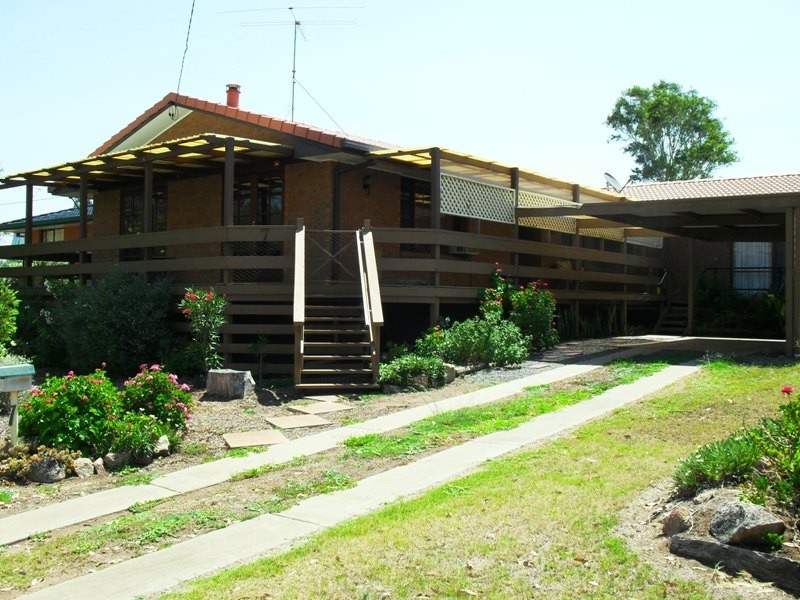 7 Chester Street, Nanango QLD 4615