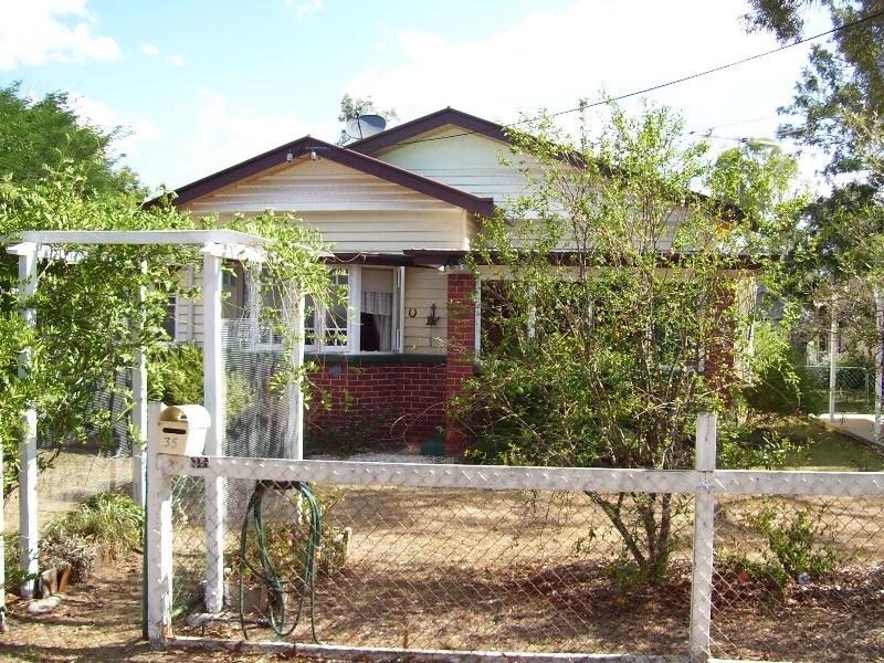 35 Alfred Street, Nanango QLD 4615