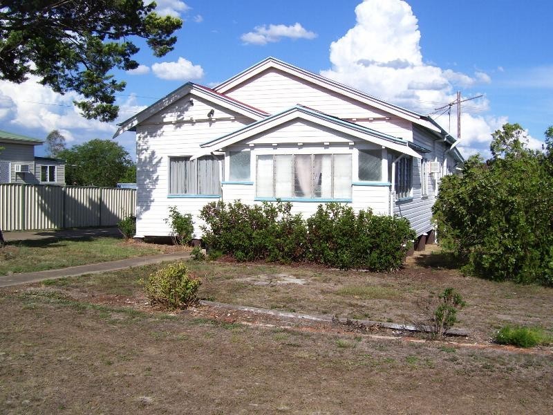 22 Gipps Street, Nanango QLD 4615