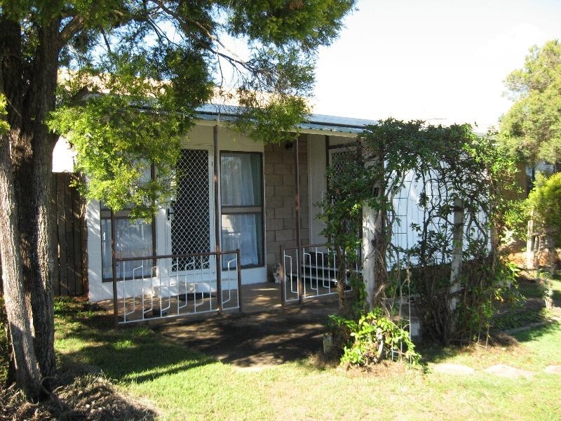 16 Cairns Street, Nanango QLD 4615