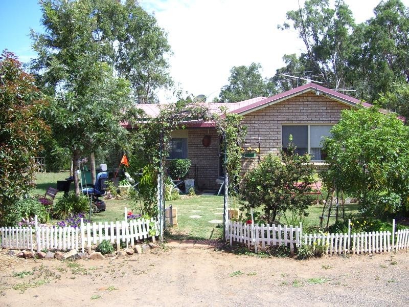 5 Grey Street, Nanango QLD 4615