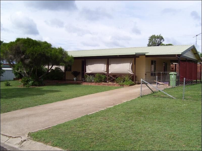 13 Deakin Crescent, Nanango QLD 4615