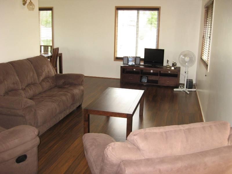 13 Deakin Crescent, Nanango QLD 4615