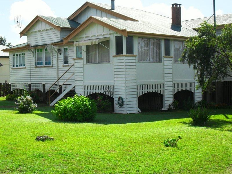 30 Gipps Street, Nanango QLD 4615