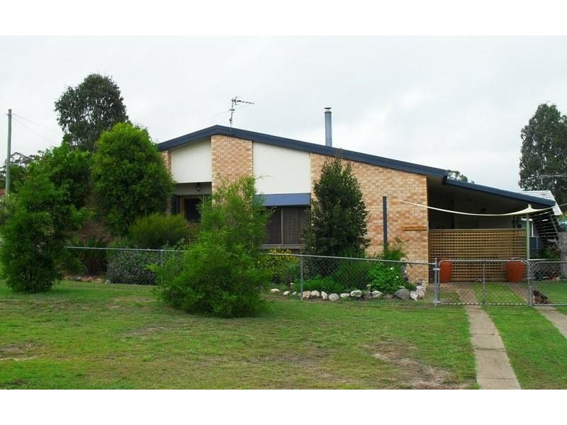 19 Hunter Street, Nanango QLD 4615