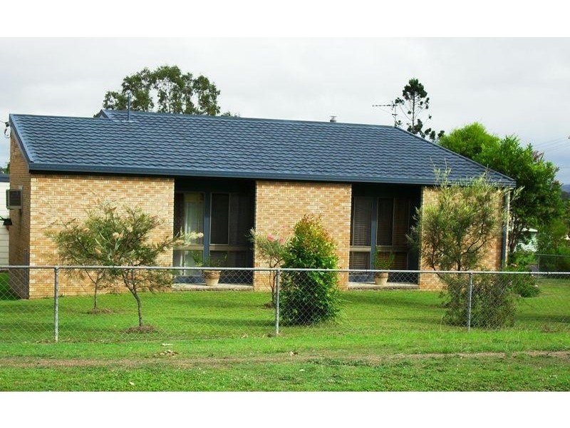 19 Hunter Street, Nanango QLD 4615