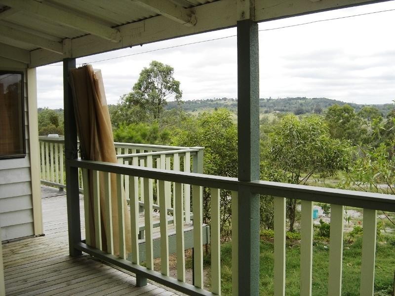 11 Weeronga Place, South Nanango QLD 4615