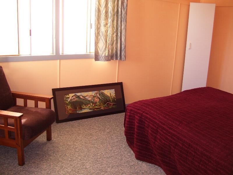 14 Drayton Street, Nanango QLD 4615