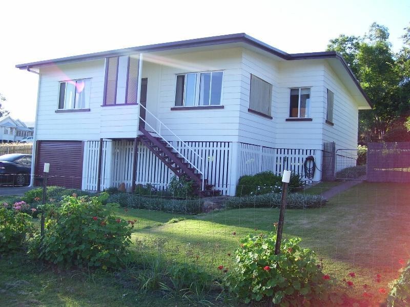 14 Drayton Street, Nanango QLD 4615