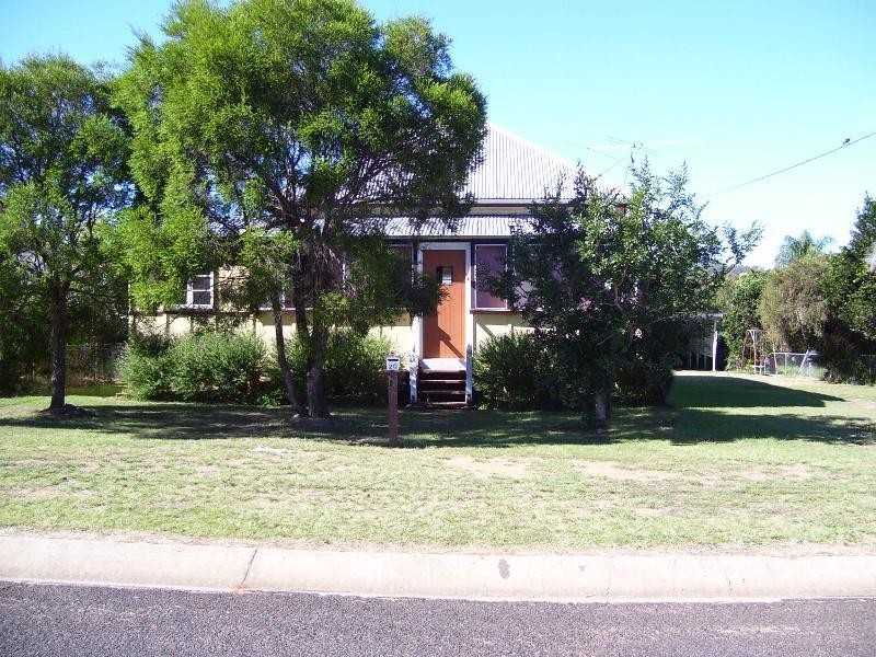 20 Gipps Street, Nanango QLD 4615