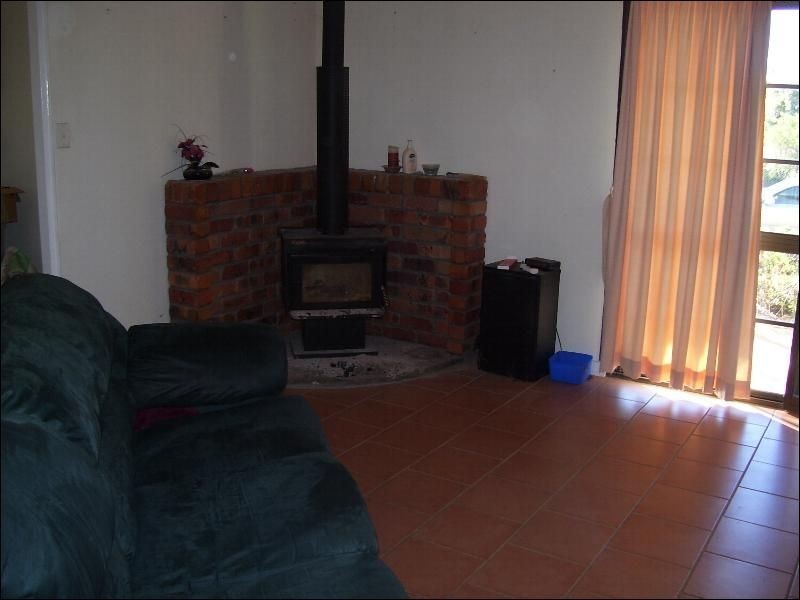 5 Deakin Crescent, Nanango QLD 4615