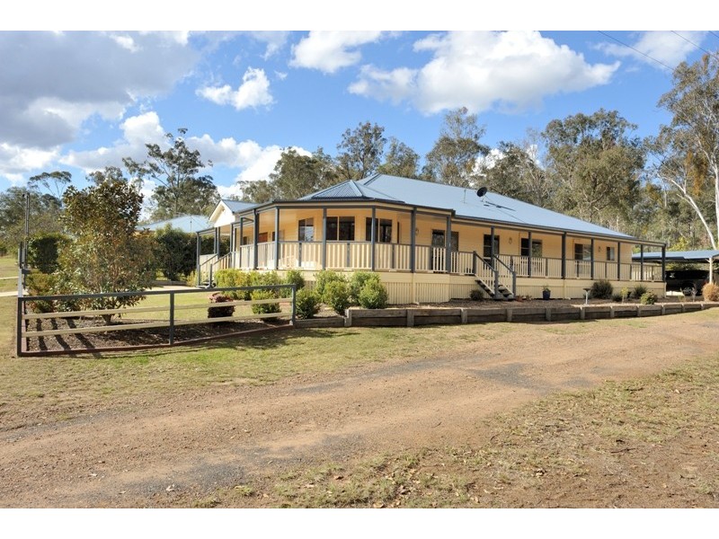 2 Dalkeith Street, Nanango QLD 4615
