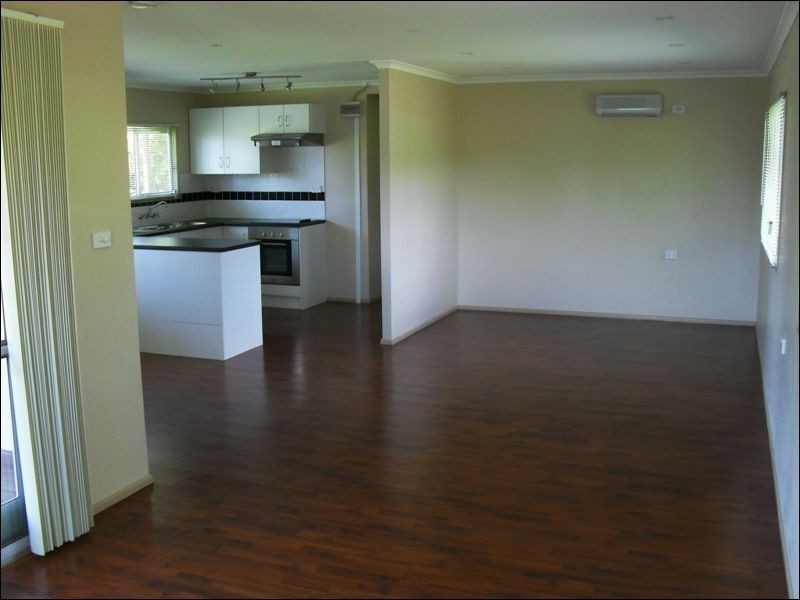 34 Deakin Crescent, Nanango QLD 4615