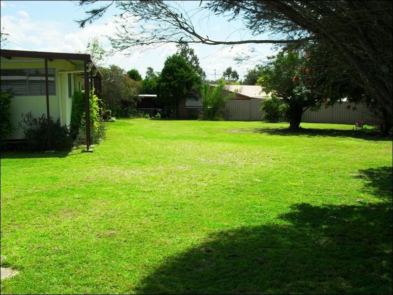 34 Deakin Crescent, Nanango QLD 4615