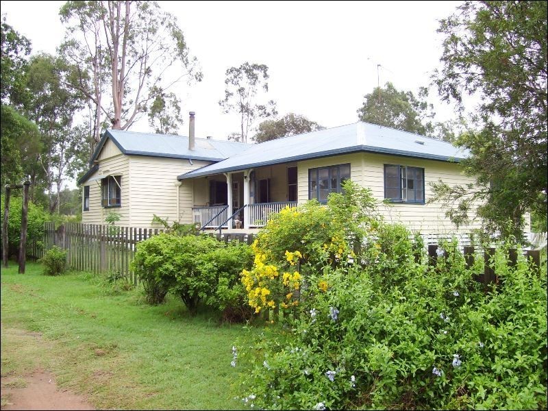 26 Racecourse Road, Nanango QLD 4615