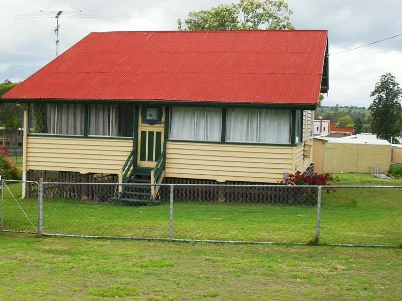 48 Gipps Street, Nanango QLD 4615