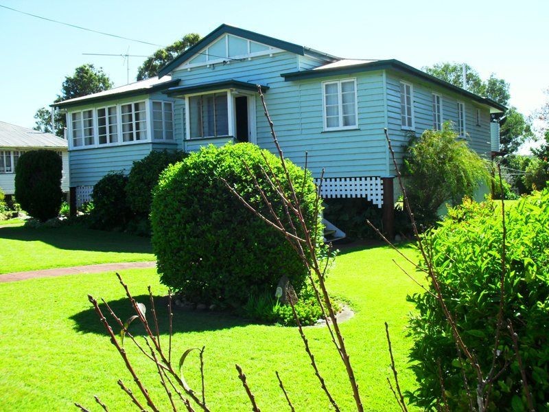 130 Drayton Street, Nanango QLD 4615