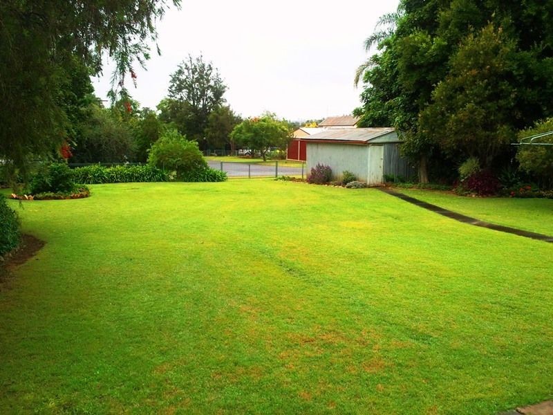 130 Drayton Street, Nanango QLD 4615