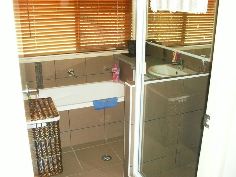 10 North Kerton Road, Nanango QLD 4615