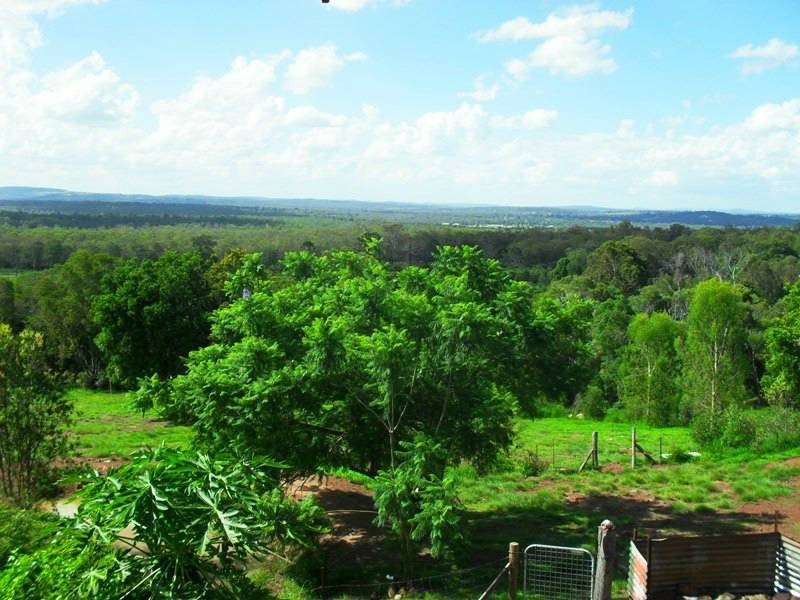 87 Tom Smith Drive, Nanango QLD 4615