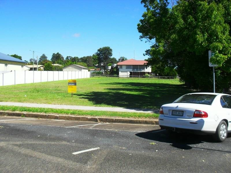 63 Fitzroy Street, Nanango QLD 4615
