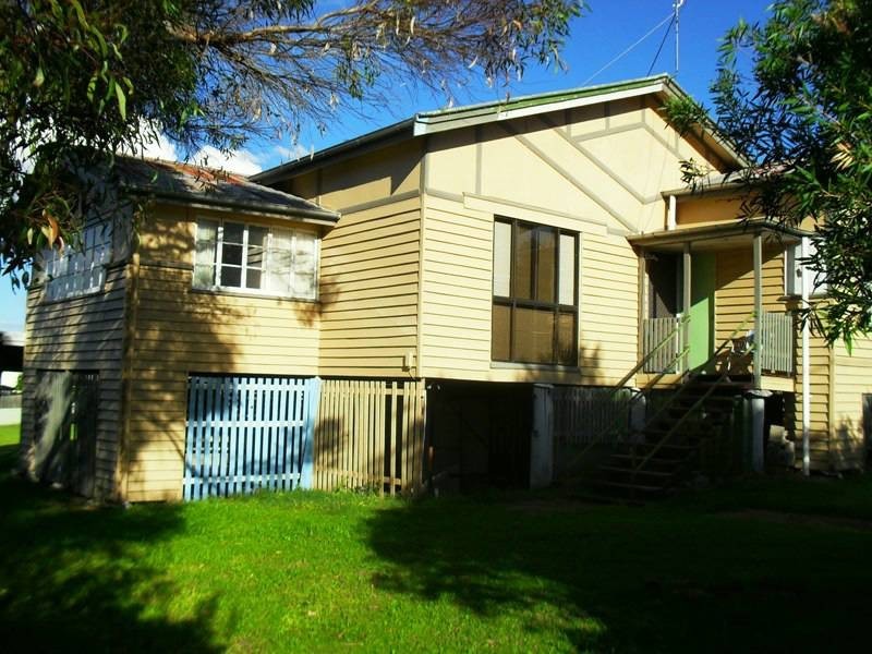 54 Gipps Street, Nanango QLD 4615