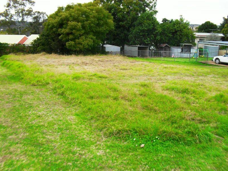4 Lister Street, Yarraman QLD 4614