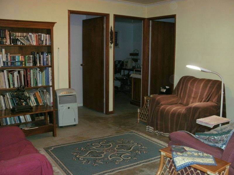 60 Grey Street, Nanango QLD 4615