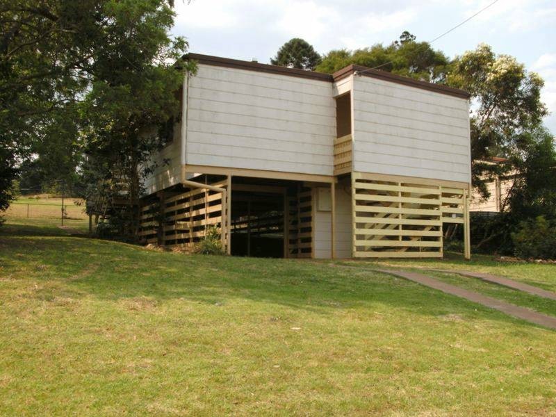 17 Lister Street, Yarraman QLD 4614