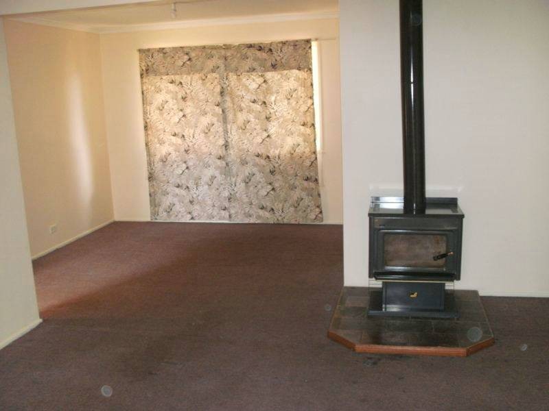 17 Lister Street, Yarraman QLD 4614