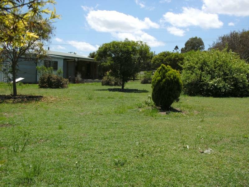 27 Hay Street, Nanango QLD 4615
