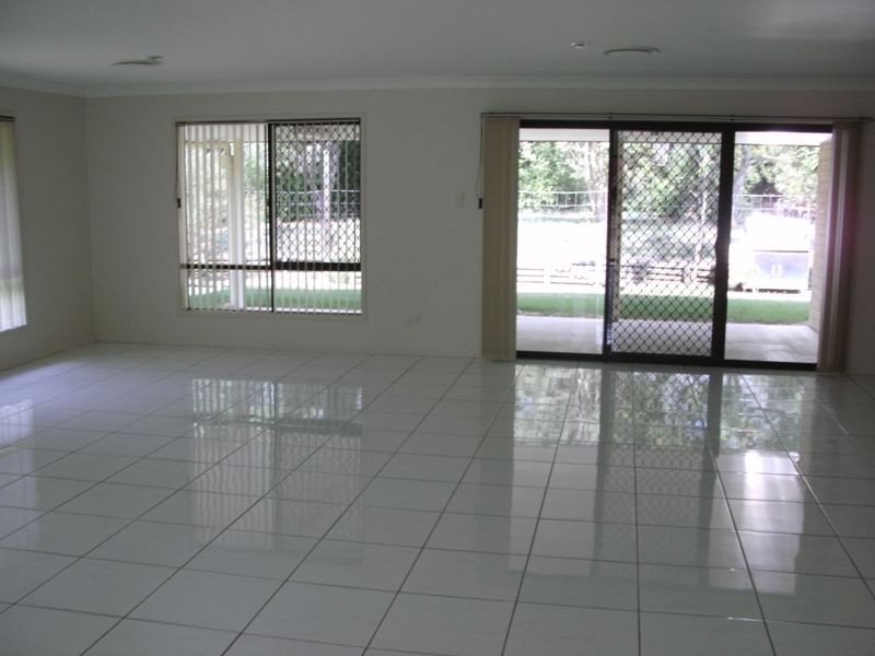 30 Templeton Road, Nanango QLD 4615