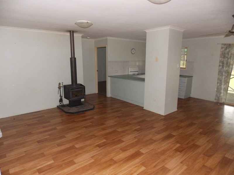 90 Elouera Drive, Nanango QLD 4615