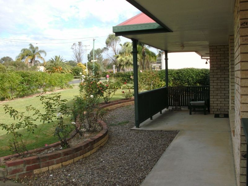 25 Fairway Drive, Nanango QLD 4615