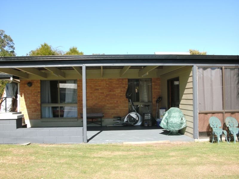 1 Club Court, Nanango QLD 4615