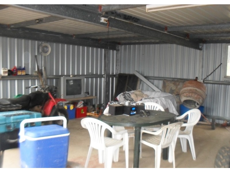 233 Malar Crescent, Nanango QLD 4615