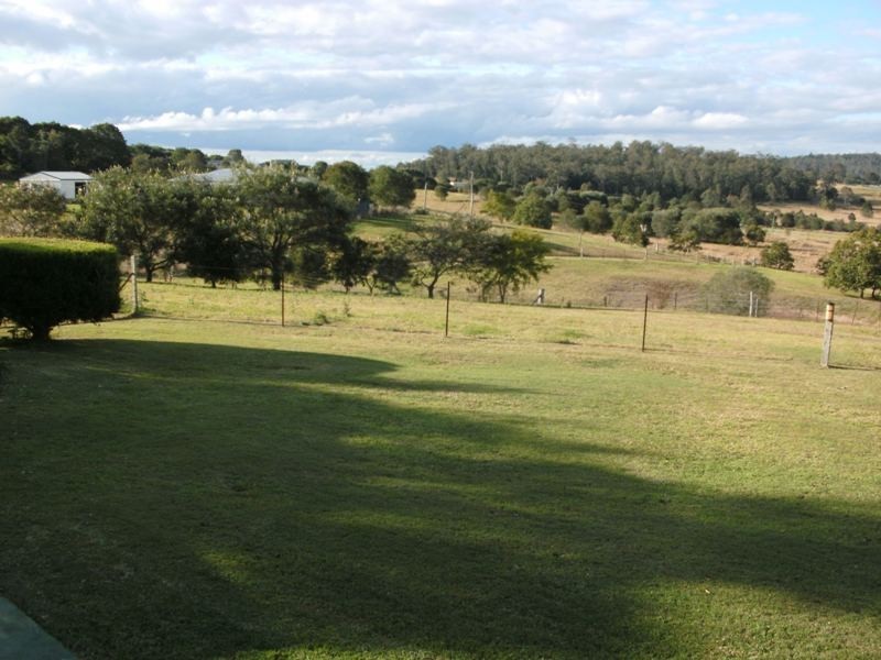 19 Sutherland Drive, Blackbutt QLD 4306