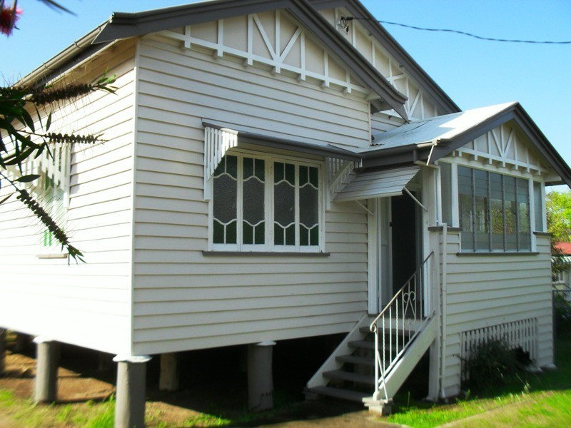 32 Elk Street, Nanango QLD 4615