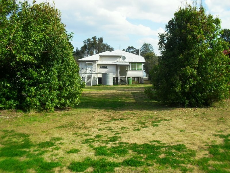 32 Elk Street, Nanango QLD 4615