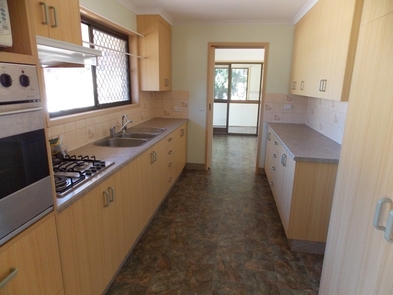 16 Eagle Street, Nanango QLD 4615