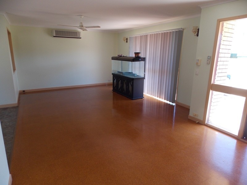 16 Eagle Street, Nanango QLD 4615