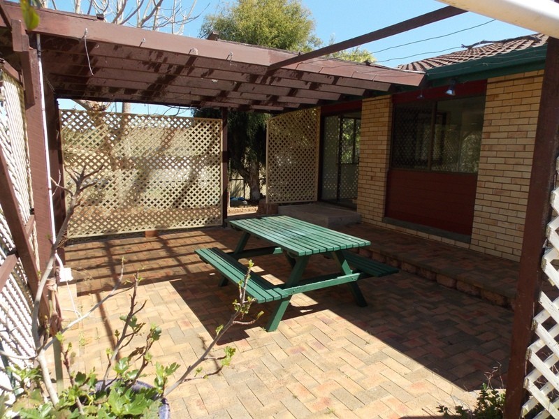 16 Eagle Street, Nanango QLD 4615
